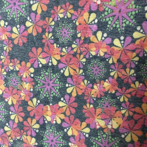 NWT LuLaRoe Classic T size XS - Picture 2 of 10